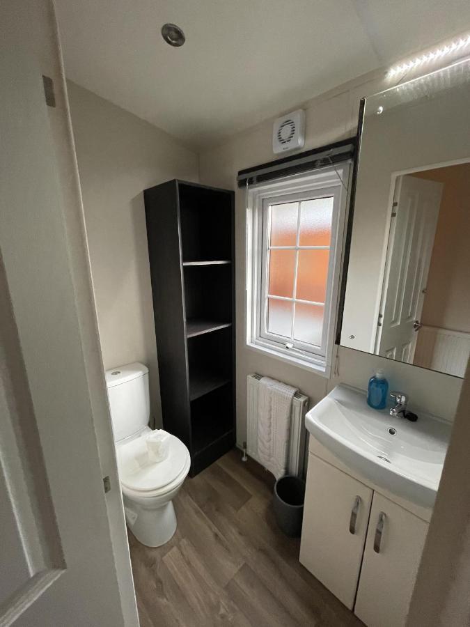 Angie'S Haven, Superb 2 Bedroom Lodge With Hot Tub - Sleeps 6 - Felmoor Park Morpeth Kültér fotó