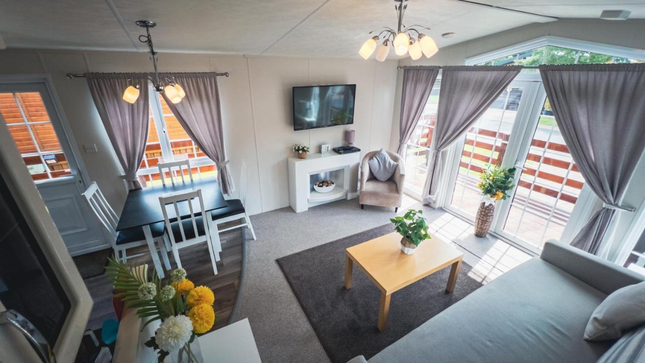 Angie'S Haven, Superb 2 Bedroom Lodge With Hot Tub - Sleeps 6 - Felmoor Park Morpeth Kültér fotó