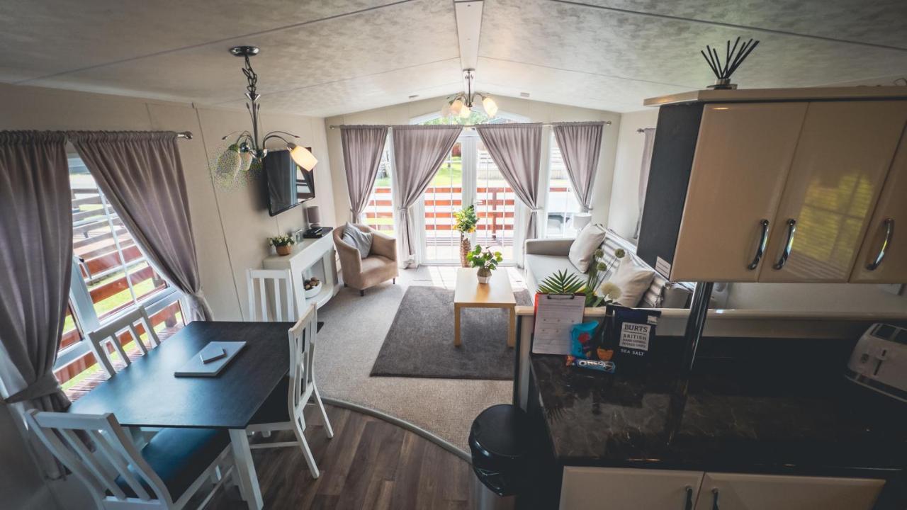 Angie'S Haven, Superb 2 Bedroom Lodge With Hot Tub - Sleeps 6 - Felmoor Park Morpeth Kültér fotó