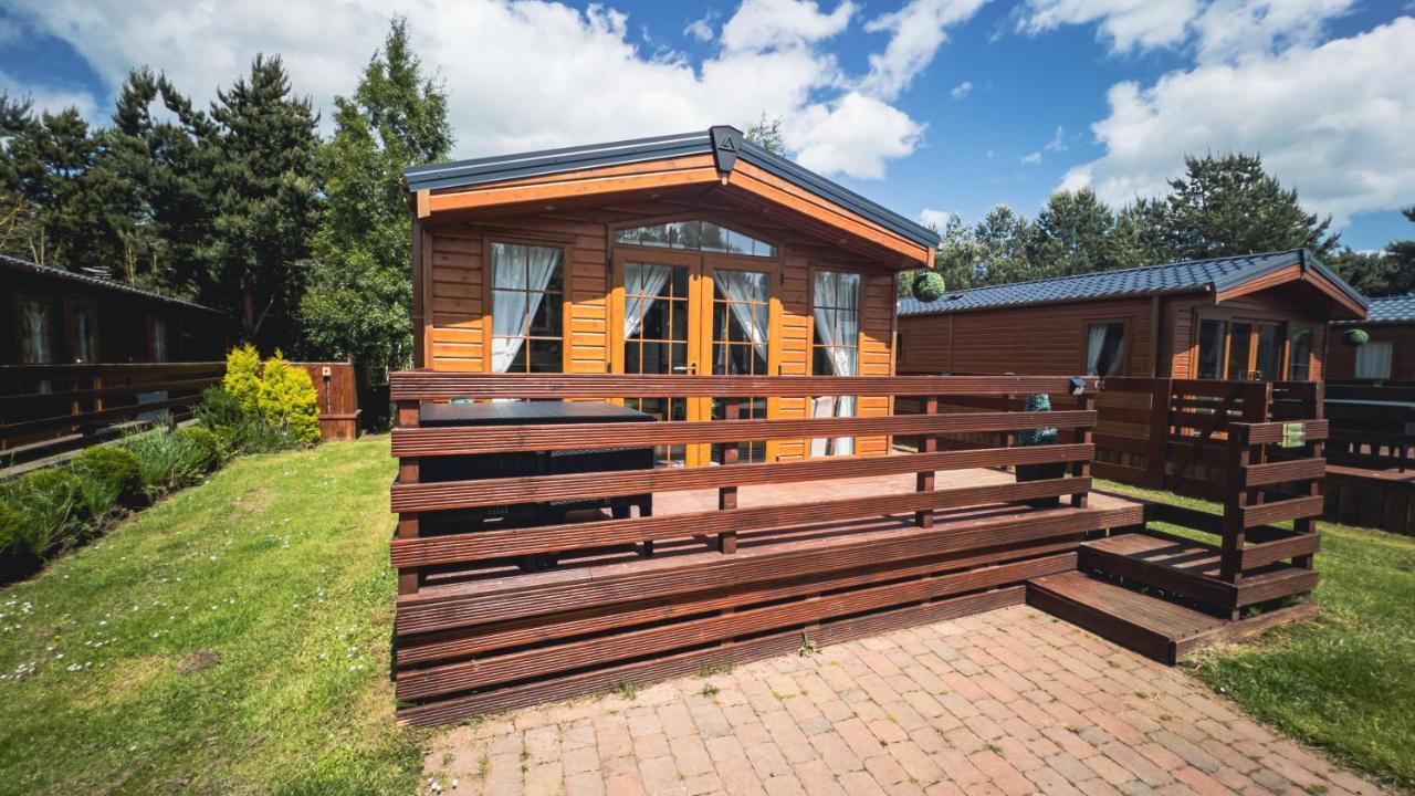 Angie'S Haven, Superb 2 Bedroom Lodge With Hot Tub - Sleeps 6 - Felmoor Park Morpeth Kültér fotó