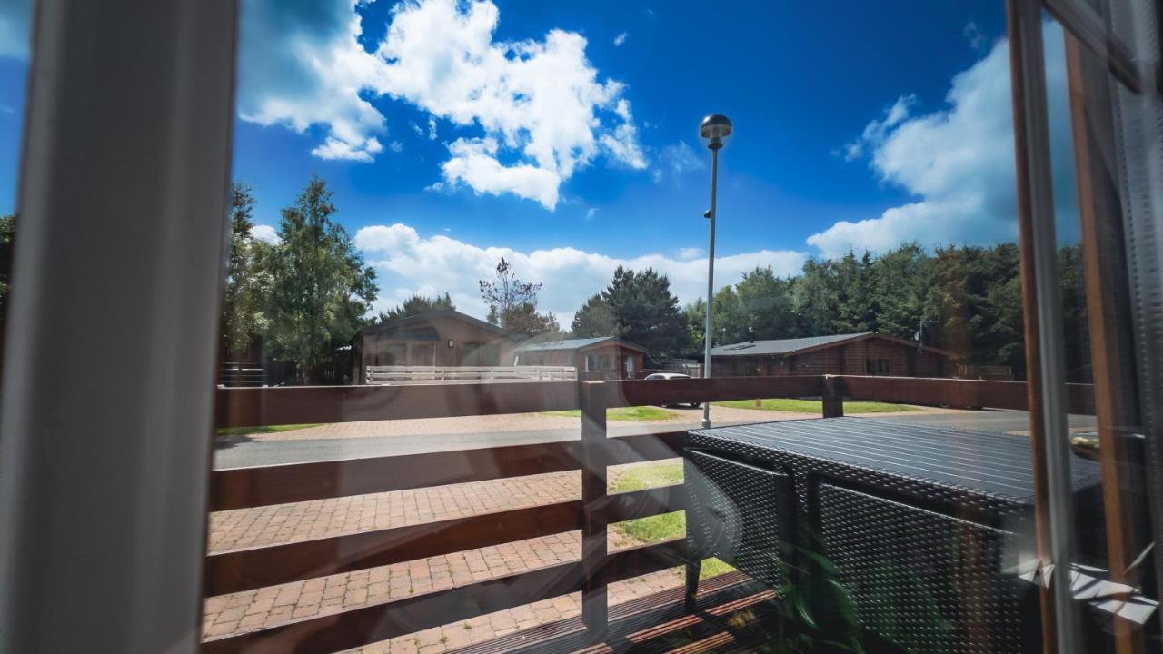 Angie'S Haven, Superb 2 Bedroom Lodge With Hot Tub - Sleeps 6 - Felmoor Park Morpeth Kültér fotó