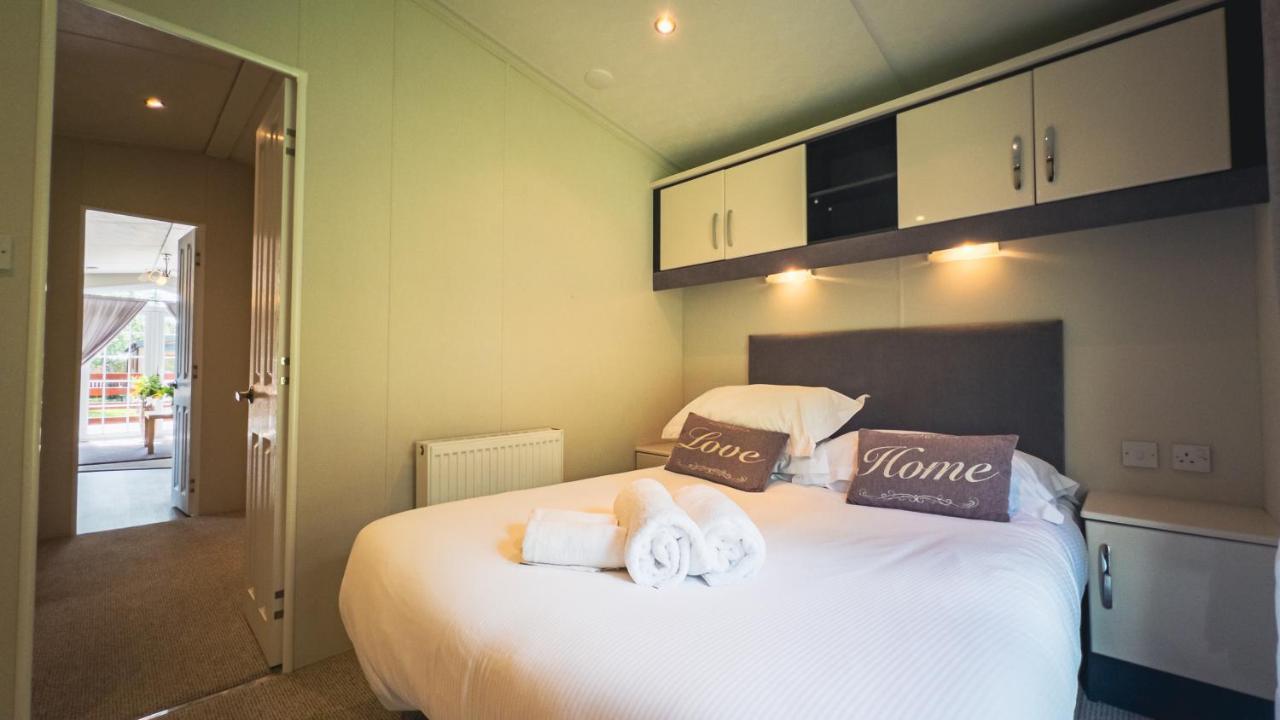 Angie'S Haven, Superb 2 Bedroom Lodge With Hot Tub - Sleeps 6 - Felmoor Park Morpeth Kültér fotó